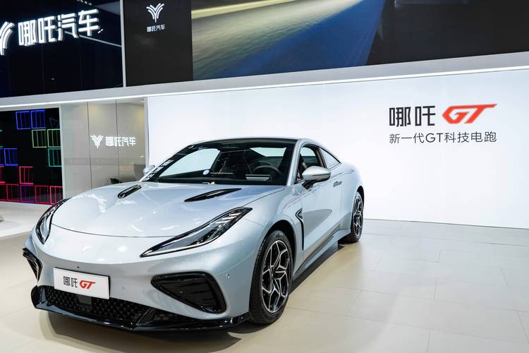 重庆云阳县贝庆特企业管理咨询哪吒汽车在智能汽车领域的表现，领途汽车在新能源汽车市场中的影响力